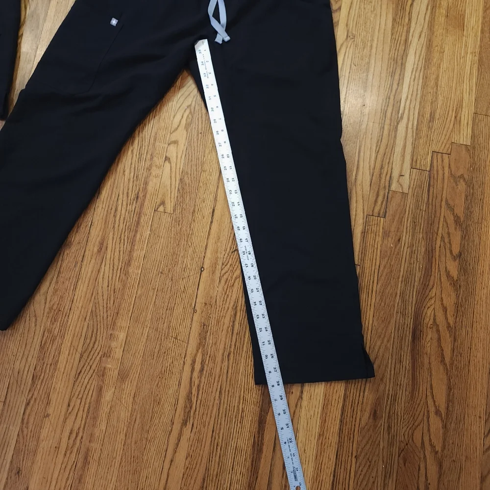 Figs Womens Scrub set Kade Pants Size M/ P Casma Top Size S Black - Picture 5 of 10